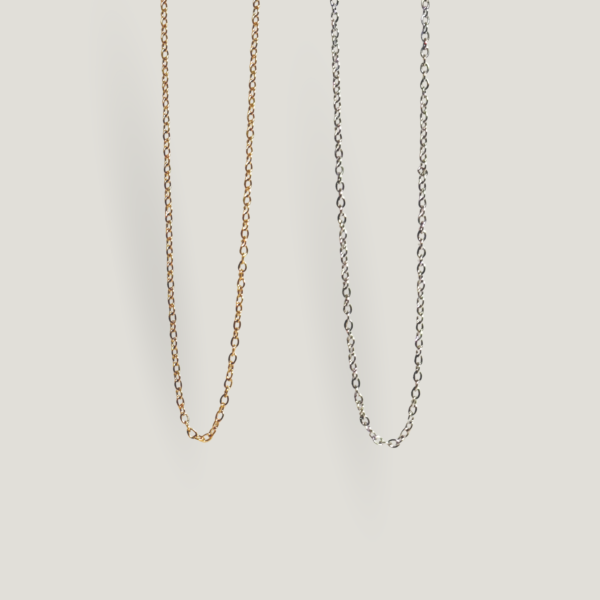 Unisex Silberkette „Lowkey Shy“ lang aus vergoldetem Edelstahl, feine minimalistische Halskette
